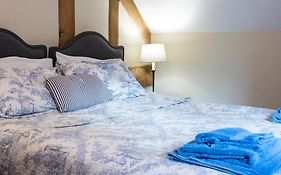 The Oast House - Farm Stay Apartment Set Within 135 Acres
